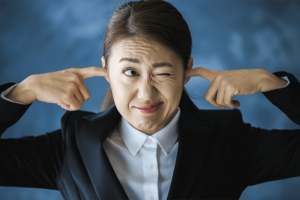 ZOOMなどのWEB会議・ビデオ会議でハウリング・ノイズ